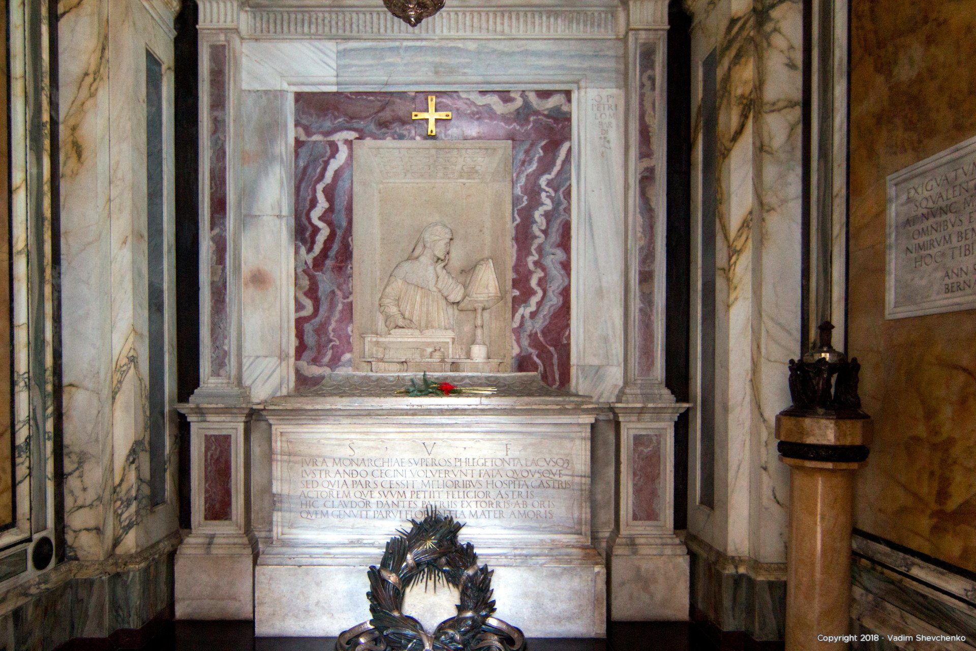 Данте упоминает церковь сан. Гробница Данте в Равенне. Мавзолей Данте в Равенне. Могила Данте Алигьери в Равенне. Город Равенна Италия Гробница Данте.