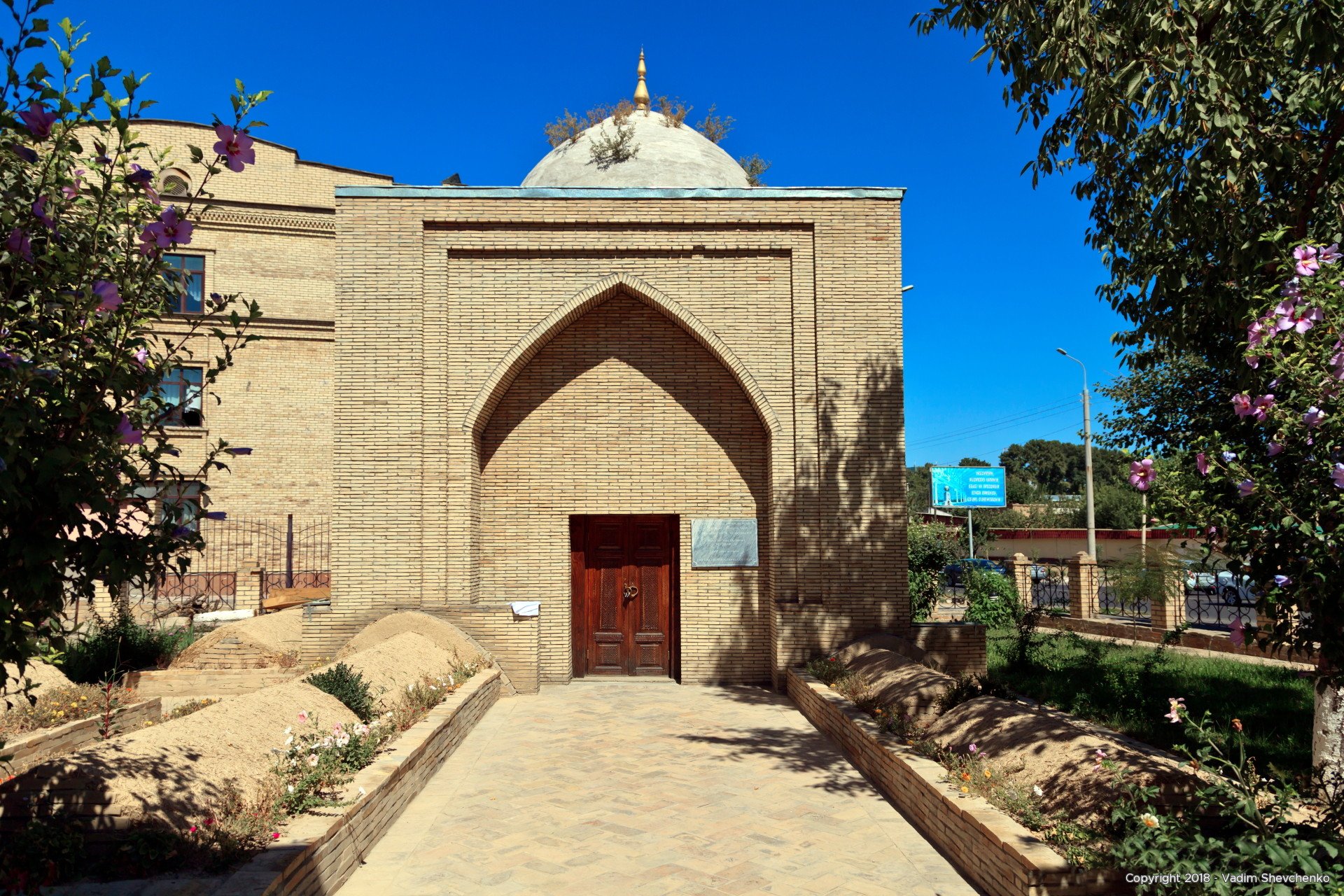 Men uxlab yotgan ayolning mushukiga kiritaman (video faqat uxlayotgan ayollar uchun)